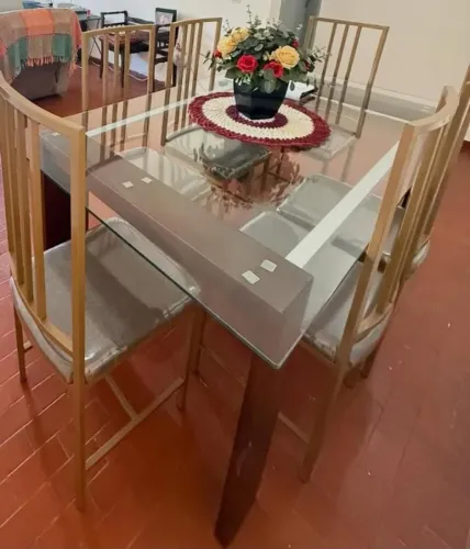 MESA DE JANTAR TAMPO DE VIDRO