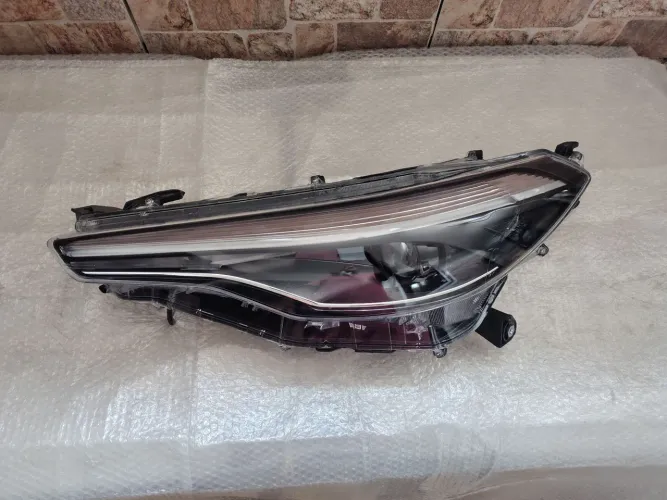 Farol dianteiro esquerdo com led Toyota Corolla Cross 2020 a 2022  original c detalhe 