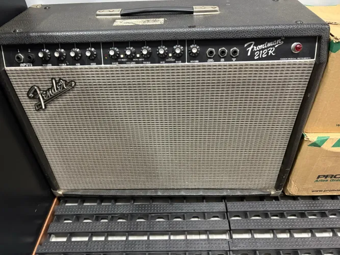 Amplificador Fender Frontman 212R