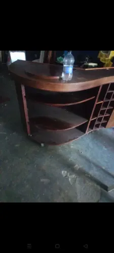 Bar em excelente estado com rodinhas articuladas