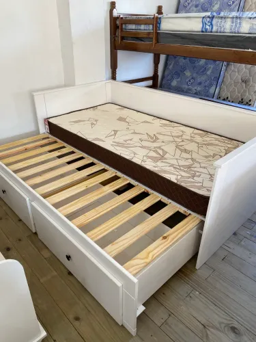 Cama de solteiro (vira cama de casal)