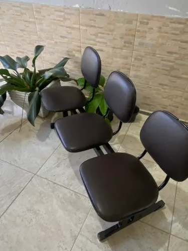 Cadeira de 3 lugares para recepção e de 1 lugar baixa