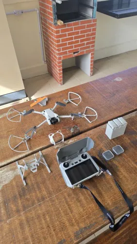 Drone DJI MINI 3 FLYMORE com Tela