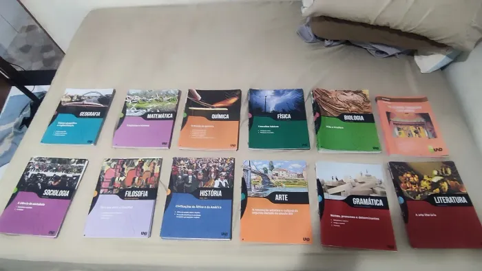 Livros Escolar (1° Ensino Médio)
