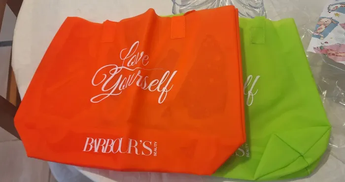 2 Bags de borracha grandes, 1 laranja e 1 verde. Barbous beauty