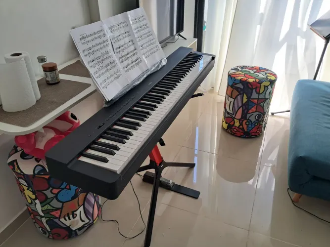 Piano digital yamaha p225 com suporte stay