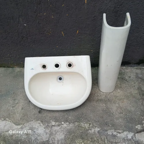 Vendo essa pia de banheiro em ótimo estado nada quebrado