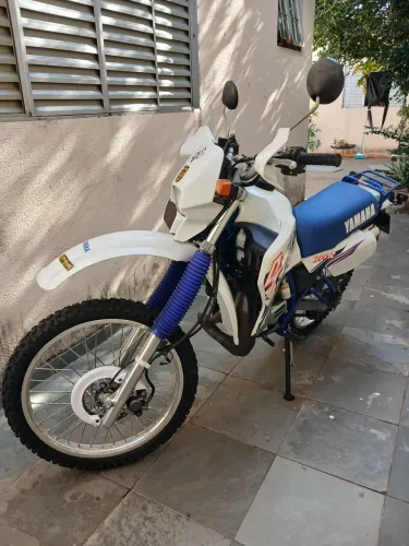 Vende-se DT200R com 13745 km original motor std