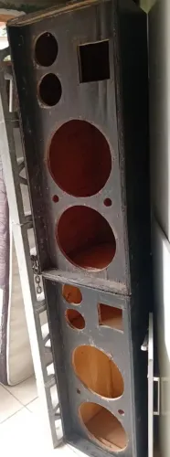   2 Caixa de son . Gabinete tree way 1mt altura obs: 1 precisa de manutenção 