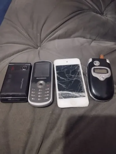 Celulares Antigos (Sem cabo e não sei se Funcionam) 