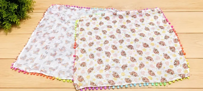 Kit 2 Fraldas de passeio 70x70 cm Bebê 100% Algodão com Pompom Colorido Artesanal<br>Ou