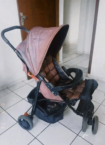 VENDE- SE CARRINHO DE BEBÊ