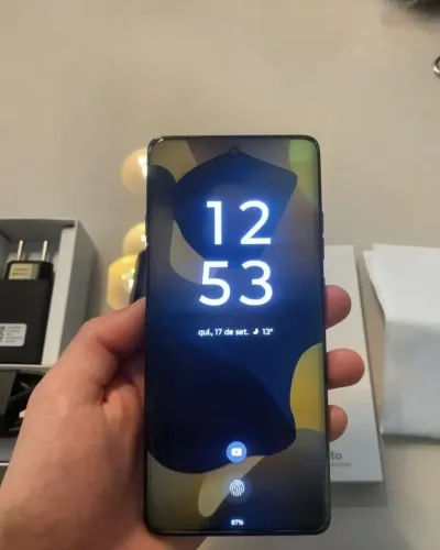 Motorola Edge 60 Pro 256GB / 12GB RAM - Estado de Novo (Garantia até Fev/2027)