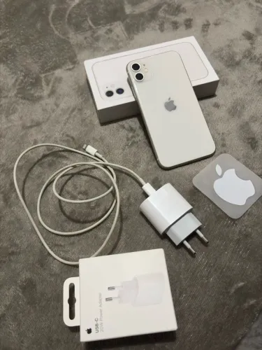 iPhone 11 128GB com carregador