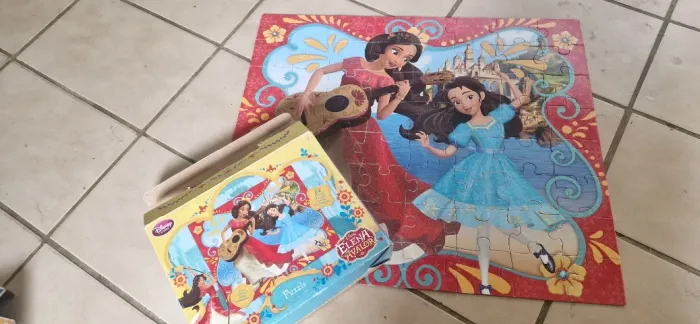 Quebra cabeca grandao 64 pecas Elena de Avalor