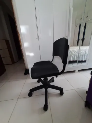 Cadeira giratória com regulagem de altura