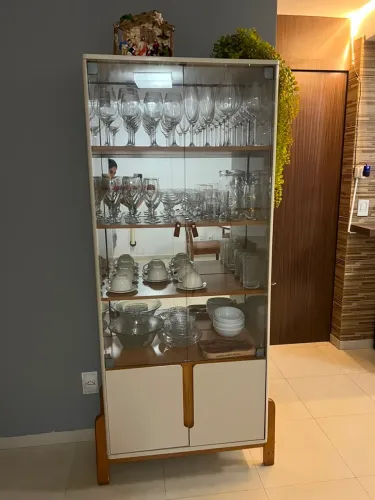 Cristaleira em perfeito estado