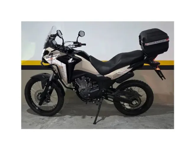 Sahara 300 Adv 2026, 3.000km, Confort.