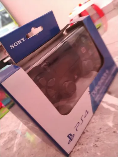 --> Controle de PS4 novo na caixa.