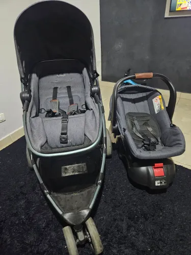 Carrinho de bebê + bebê conforto Infanti