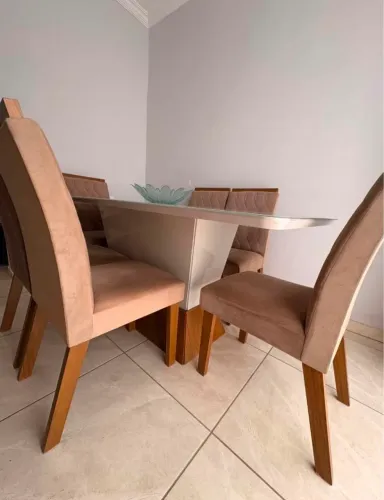 Vendo mesa de jantar 6 cadeiras com estofado tampo de vidro medindo 1,80x1,20 em ex estad