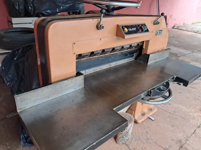 Máquina grafica, guilhotina Catu
