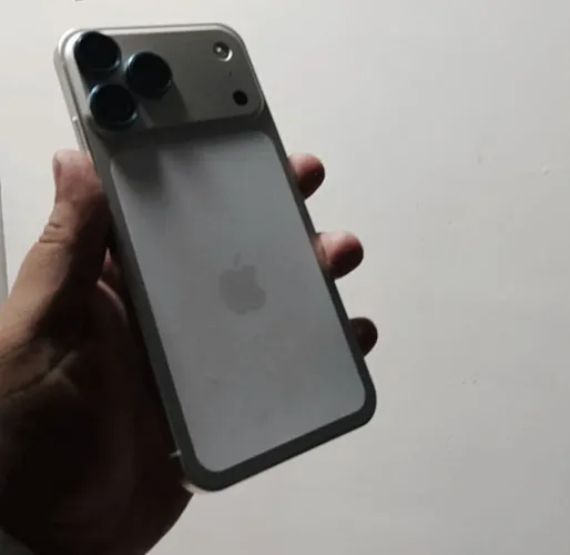 Vendo Iphone XS MAX transformado no 17.