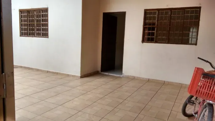Alugo - casa 2 quartos, garagem. St. São José próximo a St. Campinas