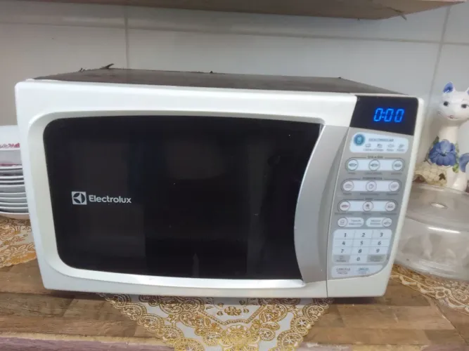 Microondas semi-novo R$: 170 aceito contra-proposta