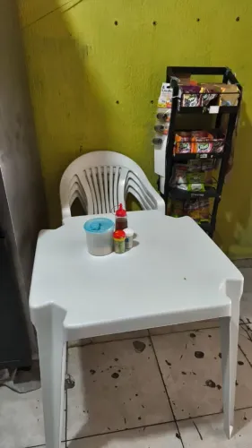 Mesa com 4 cadeiras