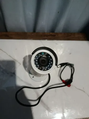 Câmera de segurança analógica/HD (via cabo coaxial) no formato Bullet