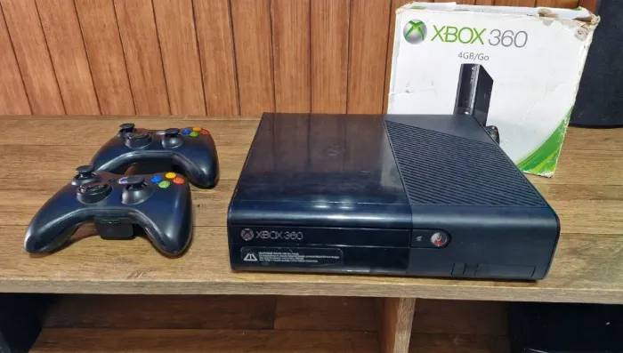 Xbox 360 Desbloqueado + 2 Controles Sem Fio Novos + 40 Jogos