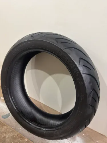 Pneu 180/55 R17