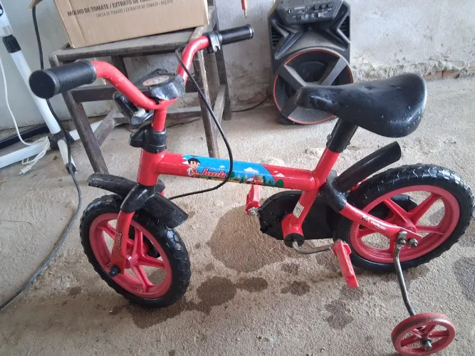 Bicicleta aro 12 seminova 130 reais entrego a combinar desapego aceita cartão leia