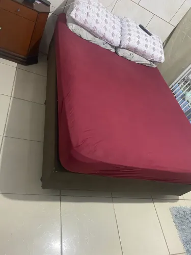 Vendo cama de casal, base e colchão