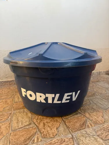 Vendo caixa d?água de 500 litros