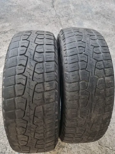 Par de Pirelli Scorpion 205/60 R16