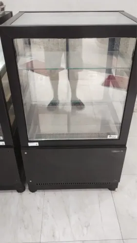 Expositor Refrigerado para Doces e Tortas 
