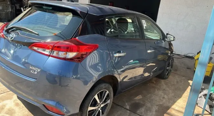 sucata yaris hatch