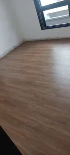 Colocação de pisos em madeiras e raspagem 