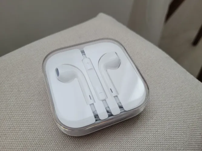 Fone Apple Earpods original com Case Modelo P2 - NOVO