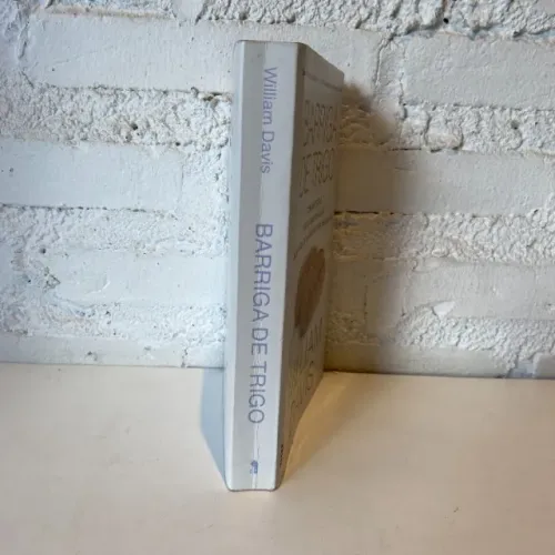632 - Livro Barriga de Trigo William Davis Nutrição  Livro em excelente estado conservação