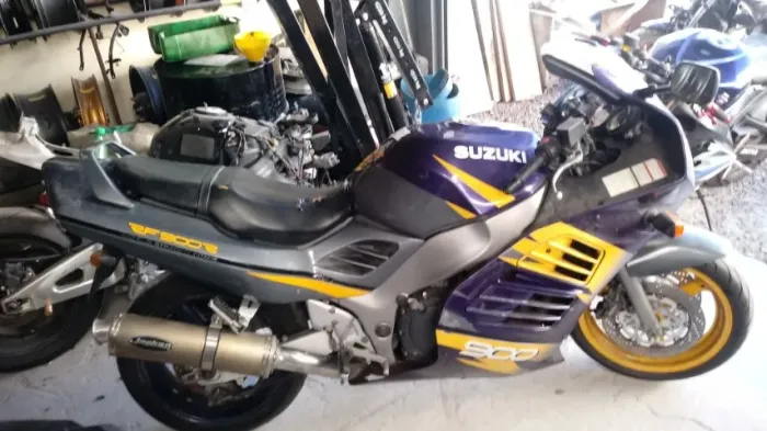 Sucata de moto para venda de peças Suzuki Rf900 1997