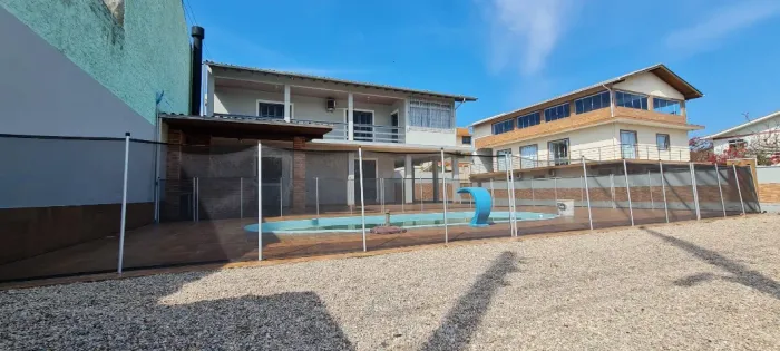 Casa Praia do Sonho 50m / Piscina / 26 pessoas / 6 quartos / ar condicionado