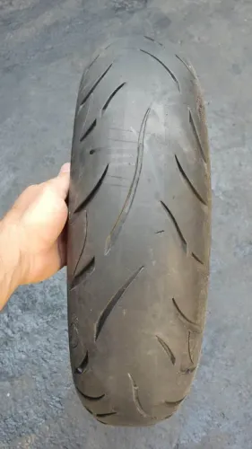 Pneu usado riscadinho Avon Cobra AV72 150/80-16