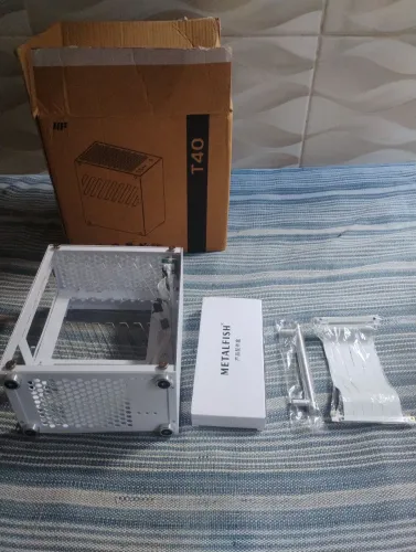 Gabinete T40 usado em bom estado com cabo rise