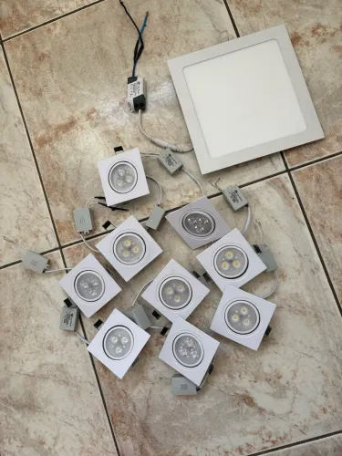 Plafon de led fria + 10 spot de Led luz fria produtos novos.