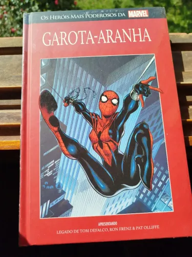Garota-Aranha - HQ Marvel (lacrado)