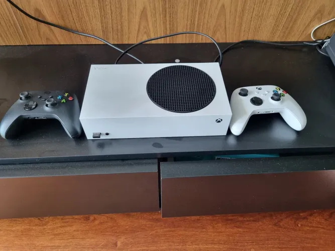 Xbox Series S, 2 controles, seminovo
