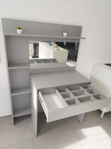 Penteadeira com Espelho e Gavetas